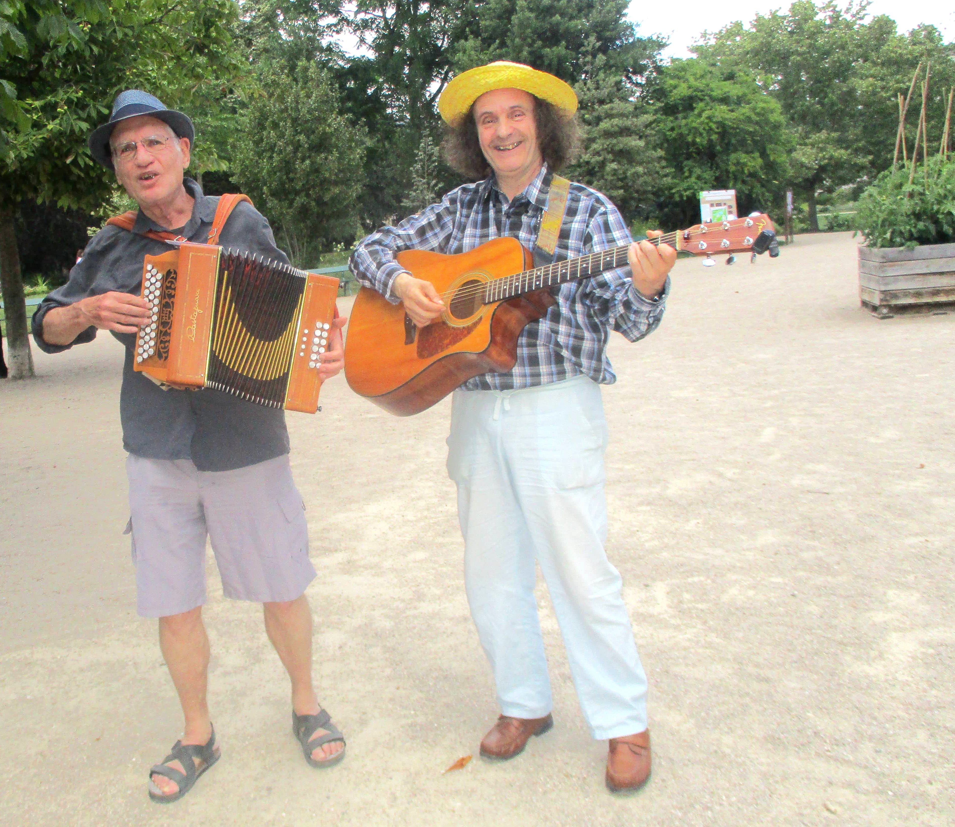 accordéon diatonique accompagné par la guitare